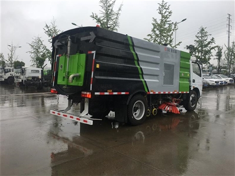 自动清洁车  造型美观