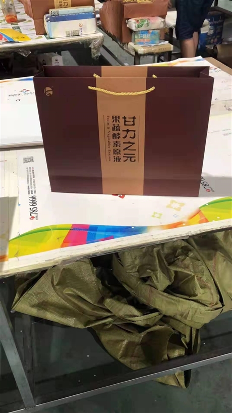 左云縣生產(chǎn)白卡紙手提袋廠家  太原晉華坤包材材料有限公司