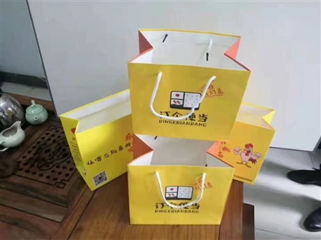 呂梁市生產(chǎn)紙手提袋廠家  太原晉華坤包材材料有限公司