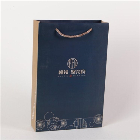 呂梁市生產(chǎn)白卡紙手提袋廠家  太原晉華坤包材材料有限公司