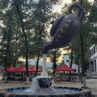 流水茶壶雕塑制作