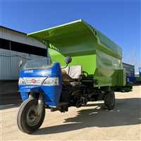 肉牛场刮板撒料车 三轮 自走投料机 青贮草料喂料车